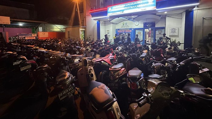 Sebanyak 88 motor dan mobil terjaring razia balap liar di Kota Makassar, Sulawesi Selatan (Sulsel).