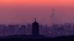 Siluet Yongding Pagoda Menghiasi Langit Pagi Beijing