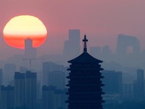 Siluet Yongding Pagoda Menghiasi Langit Pagi Beijing