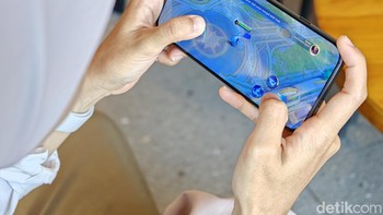 Kombinasi dua chip tersebut memungkinkan Tecno Pova 8 Pro 5G menjalankan game hingga 144 FPS melalui teknologi frame interpolation pada game battle royale mobile populer. Foto: Adi FR/detikINET