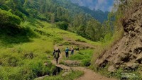 Keseruan Trekking di Centhung Blumbang Tawangmangu