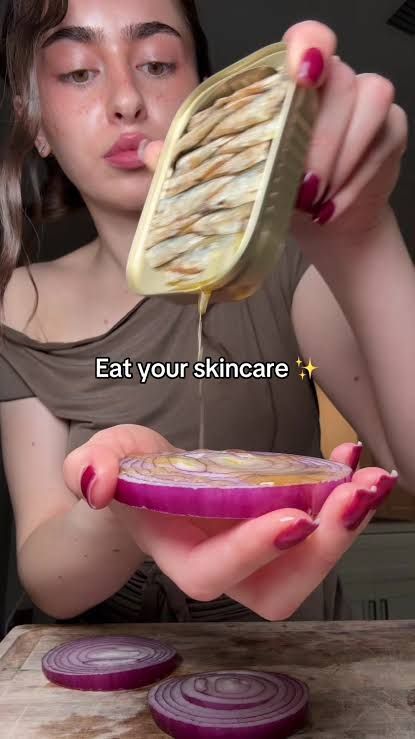 Viral Tren Makan Ikan Sarden Demi Kulit Mulus, Apakah Ampuh?