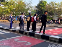 Jalan Soekarno Hatta Bandung Dipasangi Zebra Cross, Pelajar Berharap JPO