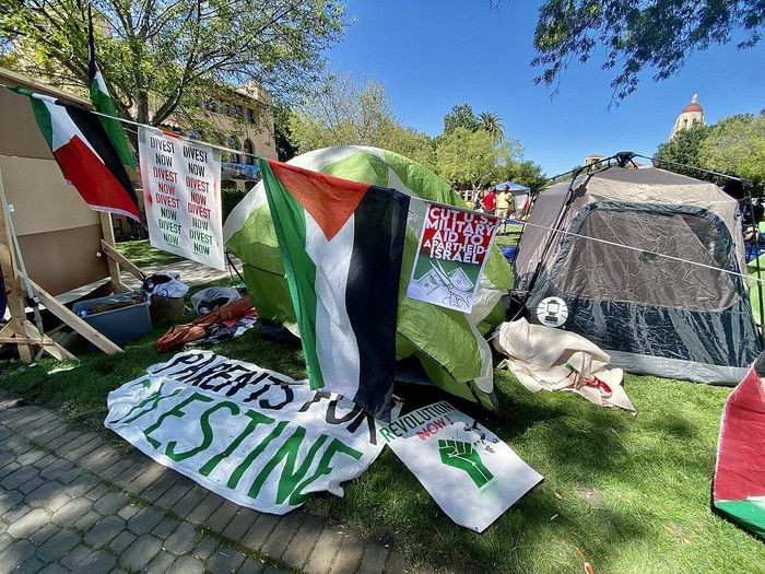 Aksi protes dan perkemahan pro-Palestina di White Memorial Plaza di Universitas Stanford pada akhir April 2024, selama Perang Hamas Israel.