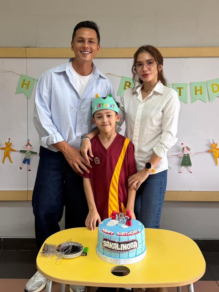 Andhika Pratama dan Ussy rayakan ultah ke-6 Saka.