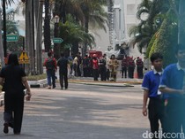 Video: Wanita Tangisi Anjingnya yang Tak Bergerak di TKP Kebakaran Apartemen