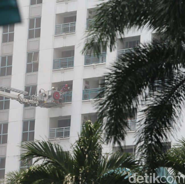 Apartemen di Tanah Abang Kebakaran, Asap Mengepul