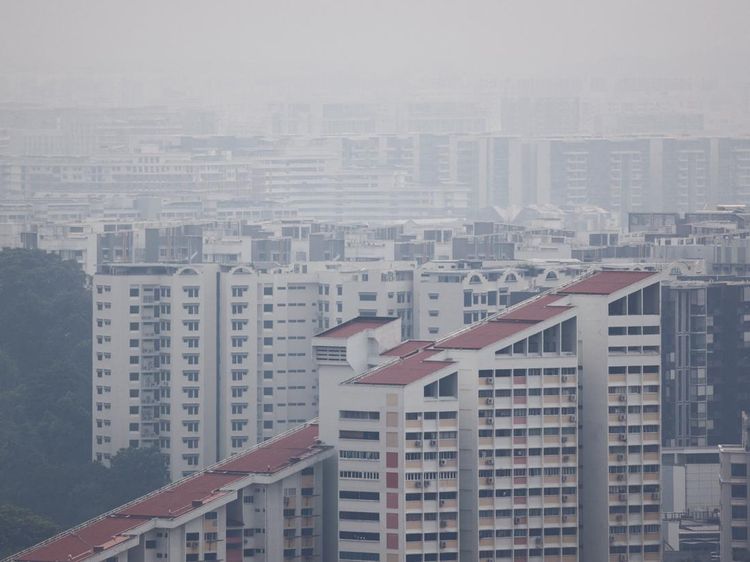 Potret Langit Singapura Diselimuti Kabut Asap Karhutla