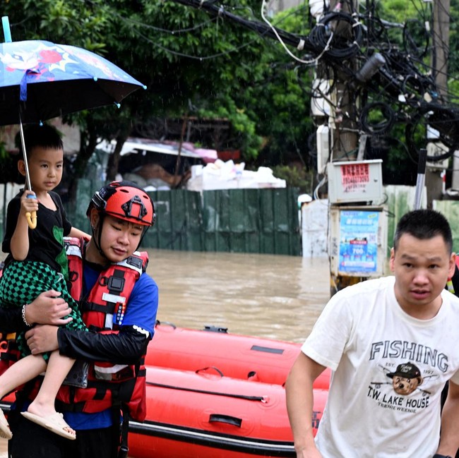 Hujan Deras Picu Banjir, Warga Fujian Dievakuasi