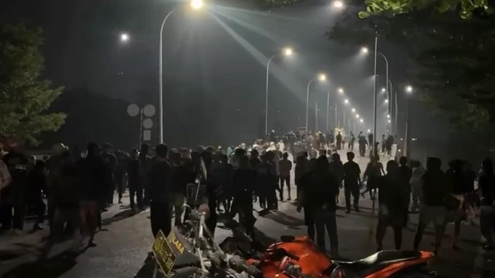 Bentrokan antarwarga di Palu pecah lagi.