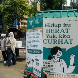 Curhat di Tengah Sudirman, Bilik Dadakan Ini Bikin Warga Sampai Menangis
