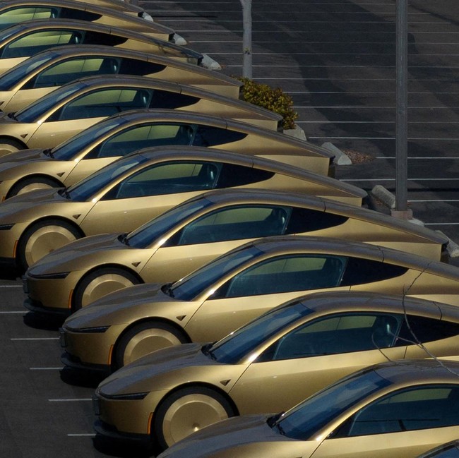 Cybercab Emas Tesla Mulai Mengaspal