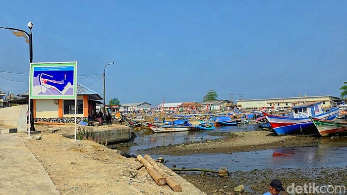 Dermaga Pelabuhan Perikanan Nusantara Palabuhanratu, Kabupaten Sukabumi