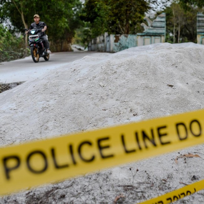Warga Beraktivitas di Dekat Lokasi Dugaan Limbah K-40