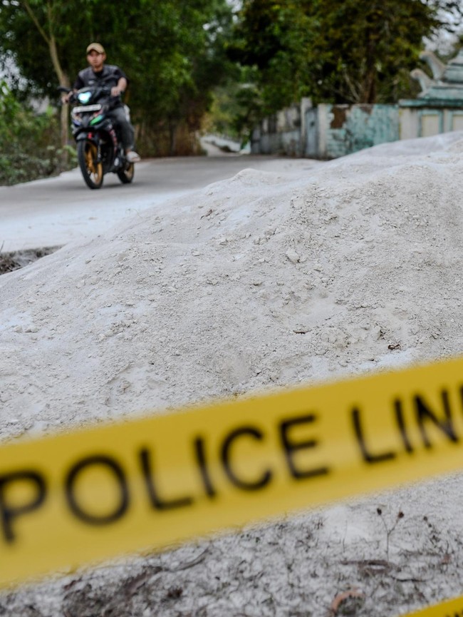 Warga Beraktivitas di Dekat Lokasi Dugaan Limbah K-40