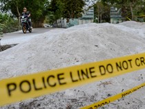 Warga Beraktivitas di Dekat Lokasi Dugaan Limbah K-40