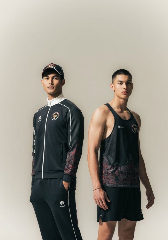 Paras tampan Eddy Meijer, putra semata wayang artis Maudy Koesnaedi kembali curi atensi. Eddy menjadi salah satu model jersey Tim Indonesia untuk Asian Games Aichi-Nagoya 2026. Foto: Instagram/@timindonesiaofficial