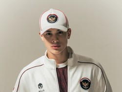 Potret Gantengnya Eddy Putra Maudy Koesnaedi Jadi Model Jersey Tim Indonesia
