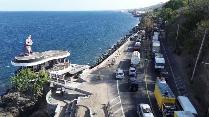 Gambar udara terkini kepadatan menuju pelabuhan ASDP Ketapang Banyuwangi.