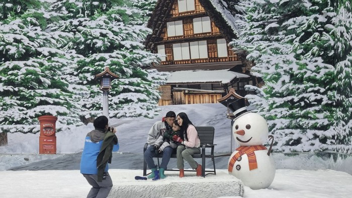 Trans Snow World di empat kota, Bintaro, Bekasi, Makassar, dan Surabaya, kompak kasih promo spesial buat kamu yang pengen ngerasain main salju asli tanpa harus keluar negeri.