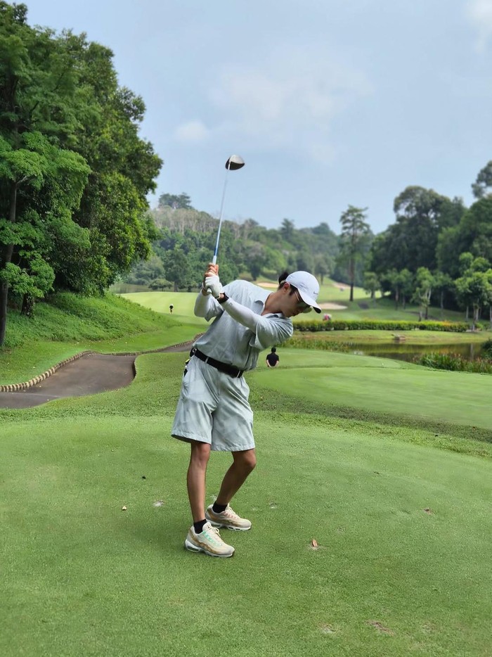 Jin Goo liburan di Pulau Bintan