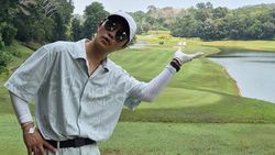 Jin Goo Asyik Main Golf dan Nikmati Sore Pantai di Pulau Bintan