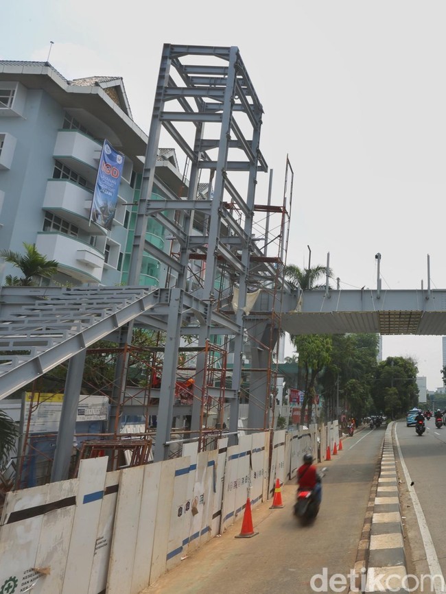 JPO Pejaten Mulai Dibangun, Dilengkapi Lift untuk Lansia dan Disabilitas