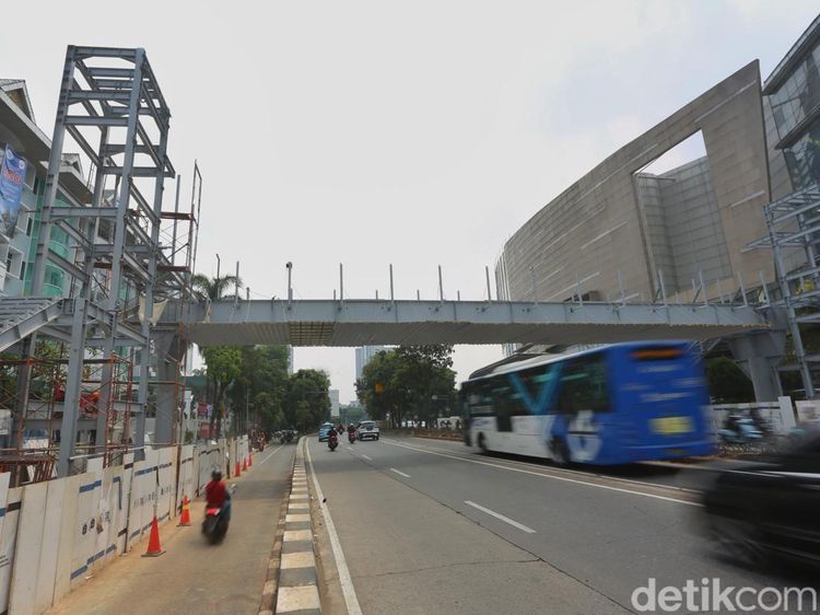 JPO Pejaten Mulai Dibangun, Dilengkapi Lift untuk Lansia dan Disabilitas