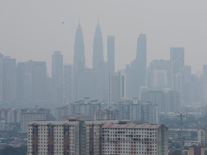 Kabut Asap Indonesia Bikin Maskapai Malaysia Batal Terbang ke Singapura