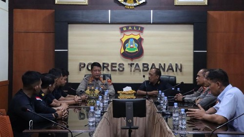 Kapolres Tabanan AKBP I Putu Bayu Pati saat menerima kedatangan jajaran Lapas Kelas II B Tabanan di Mapolres Tabanan, Jumat (4/9/2026).