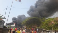 Kebakaran Bedeng di Kedoya Jakbar, Asap Hitam Tebal Membubung Tinggi