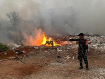 Sempat Padam, Api Kebakaran Sampah di Pisangan Tangsel Nyala Lagi