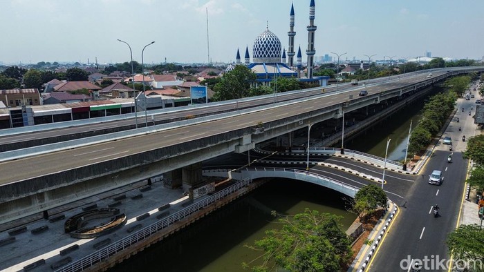 Proyek penataan dan revitalisasi Wisata Air Kalimalang di Bekasi kembali mengalami penundaan target penyelesaian. Kawasan yang direncanakan menjadi ruang terbuka hijau sekaligus destinasi wisata keluarga tersebut belum dapat dinikmati masyarakat secara optimal.