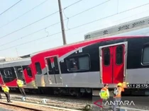 KNKT Akan Investigasi KRL Anjlok di Stasiun Jakarta Kota