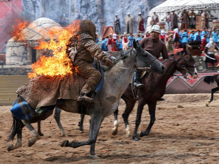 Participants from the UK take part in a tug-of-war competition during the VI World Nomad Games, an international cultural and ethnic sporting event, in the Kyrchyn Gorge, Issyk-Kul Region, Kyrgyzstan, September 2, 2026. REUTERS/Pavel Mikheyev