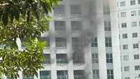 115 Personel Damkar Dikerahkan Tangani Kebakaran Apartemen di Tanah Abang