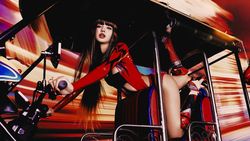 Lisa BLACKPINK Naik Tuktuk & Muay-Thai Buat SaWaDiKa