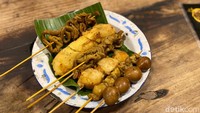 Mampir ke Angkringan Favorit Jokowi di Solo, Ada Sate hingga Teh Poci!