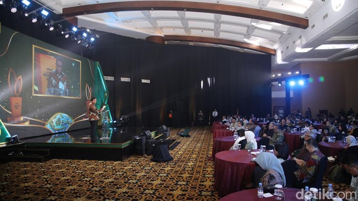 Anugerah Ekonomi Hijau 2026 kembali menjadi panggung apresiasi bagi berbagai perusahaan, lembaga, dan organisasi yang menjalankan program dengan dampak terhadap lingkungan, masyarakat, dan keberlanjutan.