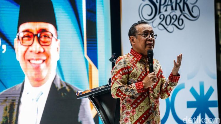 Menko PMK Pratikno Dorong Mahasiswa Tetap Kendalikan AI