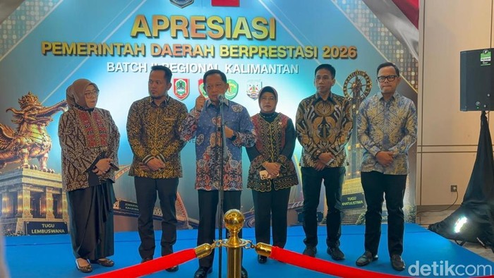 Menteri Dalam Negeri (Mendagri) Tito Karnavian saat acara Apresiasi Kinerja Pemerintah Daerah Berprestasi 2026 Batch II Regional Kalimantan.