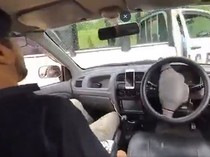 Apes! Lagi Jajal Fitur Tanpa Sopir, Malah Nabrak Mobil Polisi