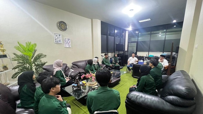 Momen mahasiswa pelepasan 13 mahasiswa UMI sebelum bergabung ke kontingen Sulsel untuk berlaga di Peksiminas 2026. Dokumen Istimewa