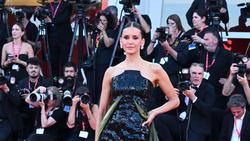 Nina Dobrev Diusir dari Karpet Merah Festival Film Venice, Ini yang Terjadi