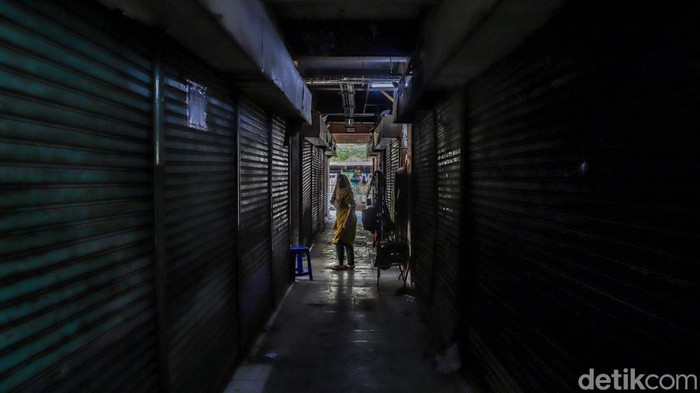 Pasar Sukapura Bertahan di Tengah Bangunan nan Memprihatinkan Aktivitas jual beli tetap berjalan di Pasar Sukapura, Cilincing, Jakarta Utara, Jumat (4/9/2026), meski sejumlah bagian bangunannya mulai mengalami kerusakan.