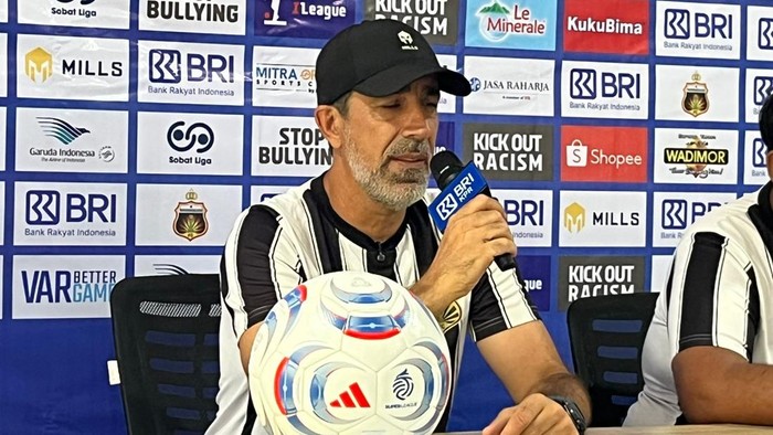 Pelatih Bhayangkara Presisi Lampung FC Oscar Bruzon