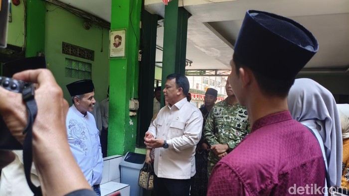 Pengasuh Pondok Pesantren (Ponpes) Manbaul Hikam Sidoarjo, KH Abdul Wahib Harun mengusulkan MBG dikelola internal pondok.