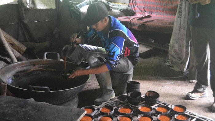 Bagi masyarakat Minahasa Tenggara pohon aren adalah pohon kehidupan, sejak dulu menjadi sumber mata pencaharian masyarakat.