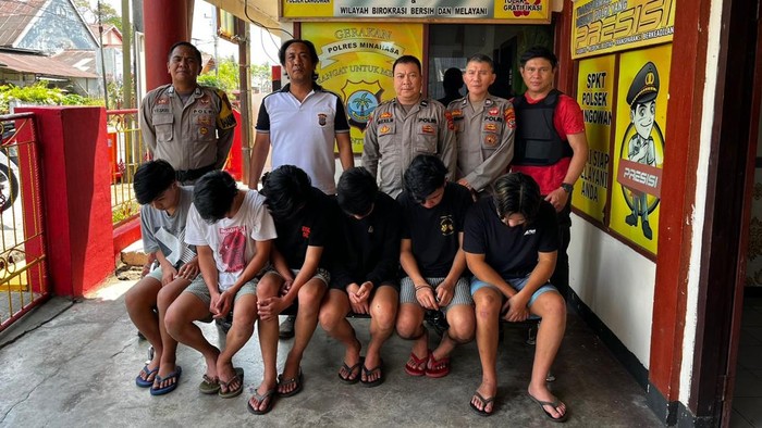 Polisi mengamankan enam remaja gegara membuat keributan dan menganiaya dua siswa di SMA Negeri 2 Langowan, Kabupaten Minahasa.