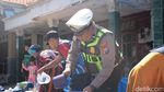 Polisi Salurkan Air Bersih untuk Warga Gresik di Musim Kemarau